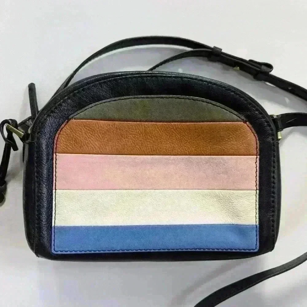 Fossil Chelsea Navy Rainbow Striped Leather Crossbody Bag Purse.